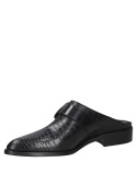 Zapato mule negro de cuero reptil para mujer con hebilla plateada, estilo casual y sofisticado.