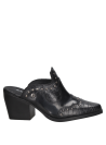 Calzado femenino vaquero en cuero negro, con acabado exótico y detalles atrevidos para un look chic.