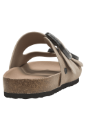 Sandalia taupe de cuero suave con hebillas oscuras, ideal para mujer en estilo casual.