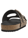 Sandalia de cuero animal print con hebillas doradas, perfecta para un look casual y sofisticado.
