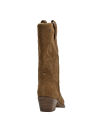 Bota de mujer en cuero camel con bordados y diseño western, adecuada para festivales y salidas.