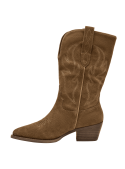 Elegante bota tejana de cuero camel, ideal para un look boho-chic y actividades al aire libre.