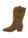 Elegante bota tejana de cuero camel, ideal para un look boho-chic y actividades al aire libre.