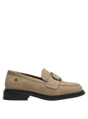 Mocasín de cuero beige para mujer, clásico y sofisticado, ideal para almuerzos de negocios y uso diario.