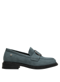 Mocasín femenino en cuero azul grisáceo, perfecto para eventos informales y días de oficina.
