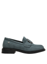 Mocasín femenino en cuero azul grisáceo, perfecto para eventos informales y días de oficina.
