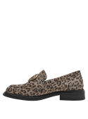 Mocasín femenino de cuero suave en diseño leopardo, ideal para eventos semi-formales.