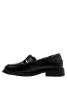 Elegante mocasín de cuero negro para mujer, ideal para ocasiones formales y casuales.