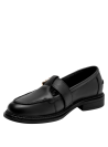 Mocasín de cuero negro para mujer con hebilla dorada, estilo casual y diseño clásico.