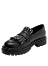 Mocasín de cuero negro con tachas metálicas, diseño elegante y moderno para mujer.