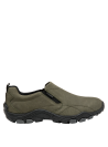 Calzado de cuero verde para hombre, diseño sin cordones, versátil y cómodo para situaciones informales.