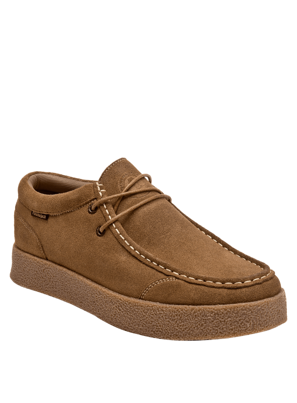 Botín casual taupe de cuero gamuza, costuras visibles, perfecto para salidas informales.