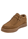Botín de hombre en cuero gamuza taupe, suela de goma café oscuro, ideal para un look urbano.