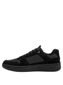 calzado urbano negro de cuero para hombre con cordones negros y textura suave