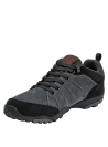calzado outdoor gris oscuro con cordones oscuros y ojales metálicos