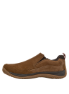 Textura suave y aterciopelada del zapato de cuero café, diseño versátil.