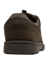 Zapato de cuero café oscuro para hombre, estilo casual, con cordones a tono y costuras decorativas.