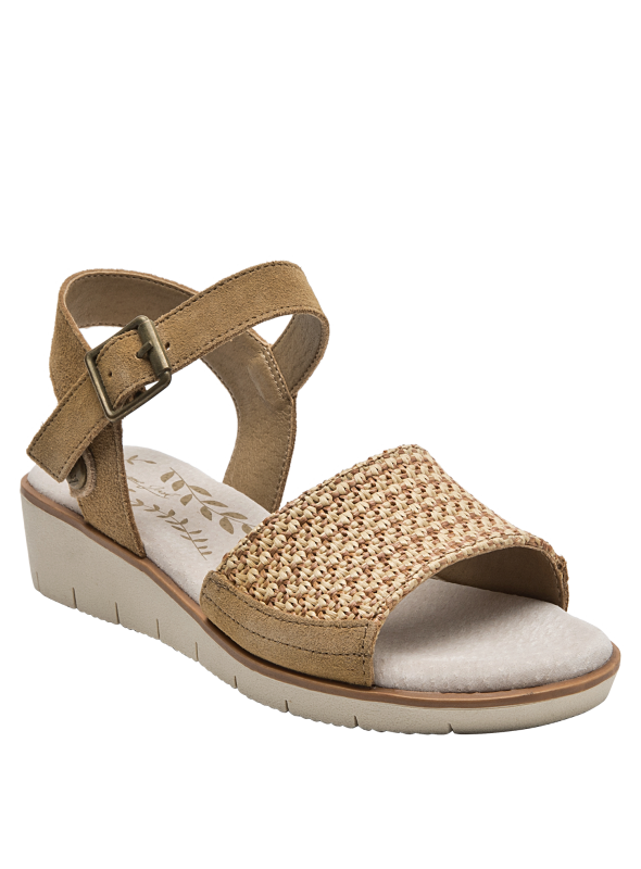Sandalia casual de cuero beige claro para mujer, perfecta para ropa veraniega y ocasiones informales.