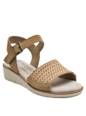 Sandalia casual de cuero beige claro para mujer, perfecta para ropa veraniega y ocasiones informales.