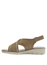 Sandalia de cuero taupe con suela beige claro, ideal para caminatas prolongadas.
