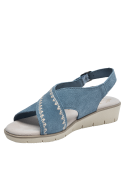 Calzado de cuero azul casual femenino con diseño artesanal y bordados beige.