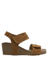 Sandalia camel de mujer, cuero liso, perfecta para días de verano y paseos urbanos.