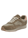 Detalle en rosa en el talón de zapatilla taupe para mujer, mezcla de gamuza y cuero para look moderno.