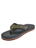 Sandalia verde oliva para hombre con tiras anchas y diseño flip-flop casual.
