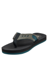 Sandalia verde oliva para hombre con detalles en negro y azul, diseño casual moderno y perforaciones decorativas.