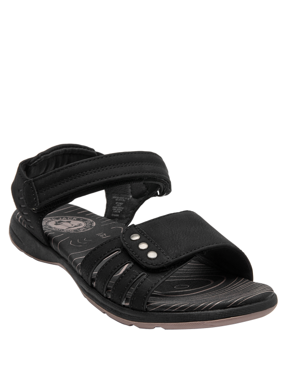 Sandalia sintética negra, ideal para paseos al aire libre y ropa veraniega.