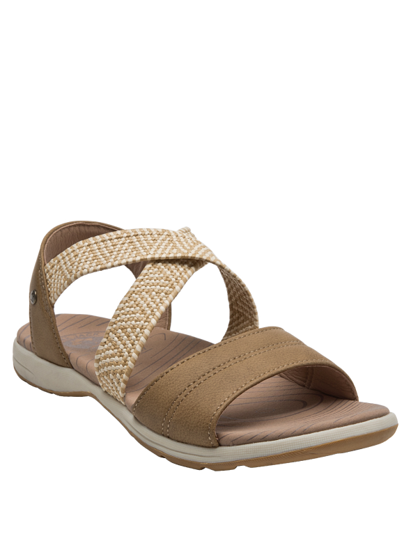 Sandalia camel boho-chic con correas cruzadas y cierre en el talón, perfecta para combinar con vestidos de verano.
