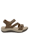 Calzado marrón cómodo para mujer, ideal para caminar y reuniones familiares.
