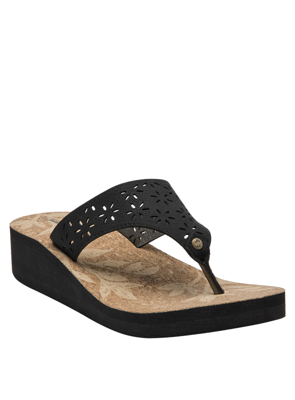 Sandalia femenina en negro con detalles florales perforados, combinable con vestidos o jeans.