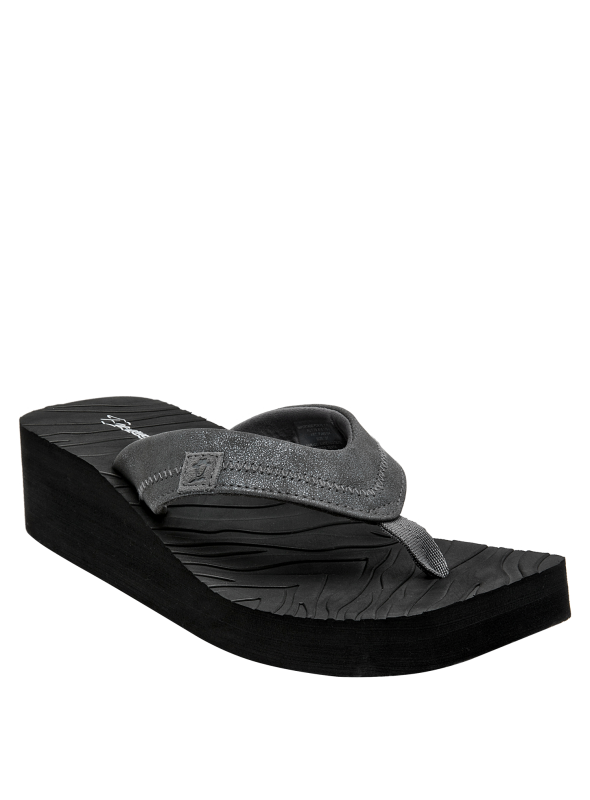 Sandalia casual chic en negro con suela antideslizante y correa suave.