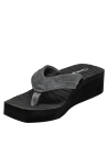 Sandalia negra de mujer con correa brillante y plataforma alta para un estilo casual chic.