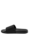 Calzado sintético negro de mujer, versátil y cómodo, perfecto para athleisure y ropa casual.