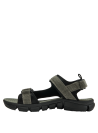 Suela gruesa antideslizante en sandalia verde masculina, adecuada para paseos urbanos.