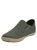 Zapato casual verde para hombre, textil con textura, suela beige clara, ideal para uso diario.