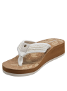 Sandalia blanca casual de mujer con detalles tejidos y base de corcho, ideal para un look bohemio.