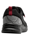 zapatilla negra de niño con detalles rojos en lengüeta y talón, cierre de velcro y cordones decorativos