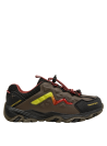 zapatilla outdoor infantil café, con tejido de malla transpirable y acentos de color llamativos