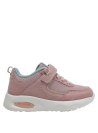zapatilla rosada con textura contrastante, partes lisas y secciones de malla, estilo deportivo y dinámico