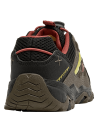 zapatilla café de niño con detalles en negro, rojo y amarillo, diseño robusto para actividades al aire libre