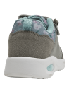femenina zapatilla casual gris con cierre de velcro y suela blanca deportiva