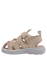 Calzado infantil beige con cierre de velcro y diseño moderno, perfecto para uso diario.