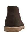 Botín marrón oscuro en cuero para hombre, suela beige, ideal para look casual y smart-casual.