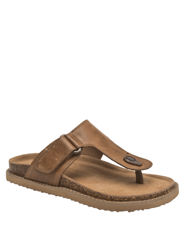 Sandalia de cuero camel para mujer con tira central ajustable y estilo relajado para días de verano.