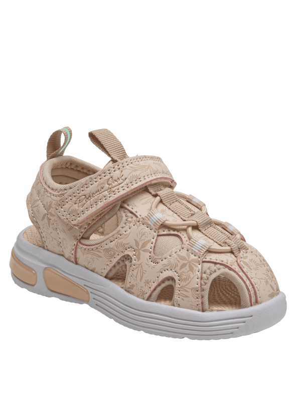 Sandalia de niña en material sintético beige, elegante y minimalista con diseño floral.