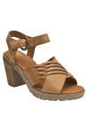 Elegante sandalia casual de cuero camel con detalle de hebilla y textura entrecruzada.