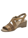 Sandalia de cuero camel para mujer con banda de animal print y hebilla dorada, estilo casual sofisticado.